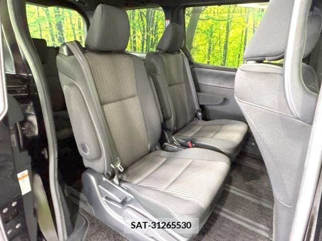 Toyota VOXY 2019-03 223477-9