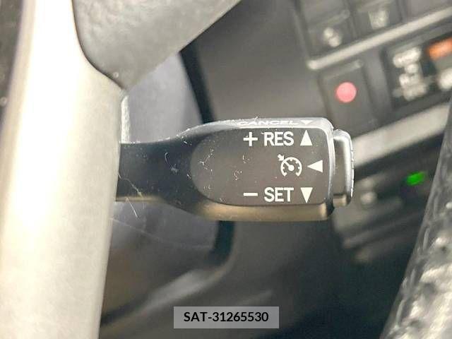 Toyota VOXY 2019-03 223477-6