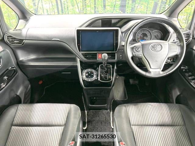 Toyota VOXY 2019-03 223477-1