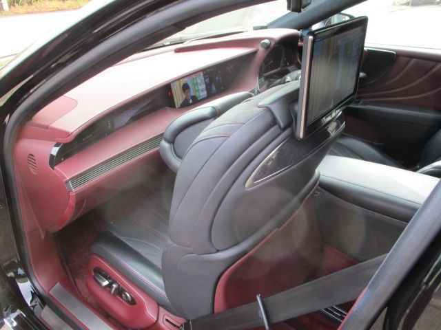 Lexus LS 2018-01 13123-15