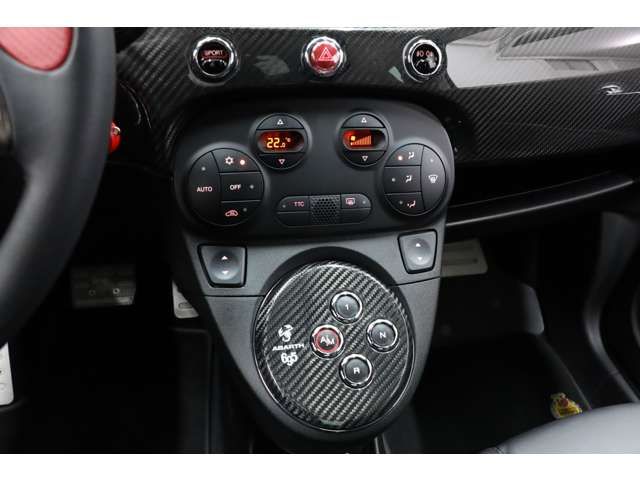Abarth 695 2012-10 191377-11