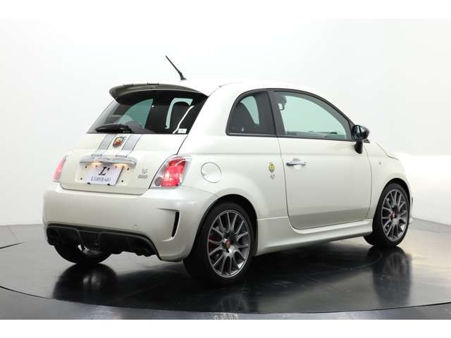 Abarth 695 2012-10 191377-1
