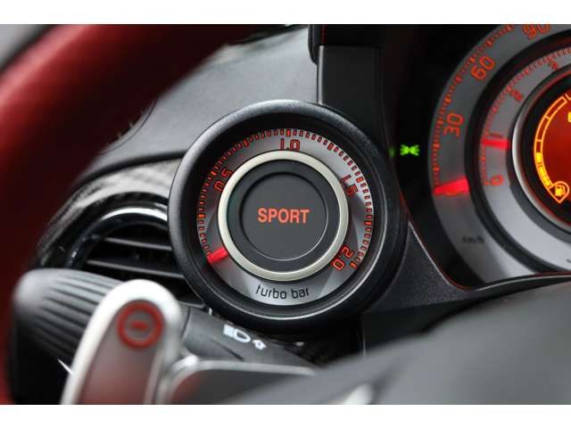 Abarth 695 2012-10 191377-12
