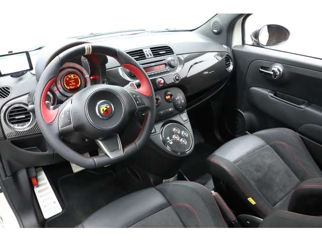 Abarth 695 2012-10 191377-3