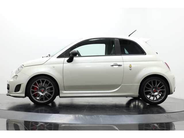 Abarth 695 2012-10 191377-17