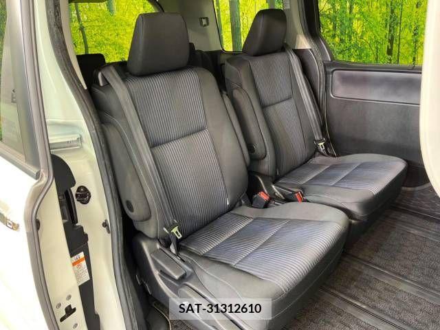 Toyota VOXY 2016-08 349600-9