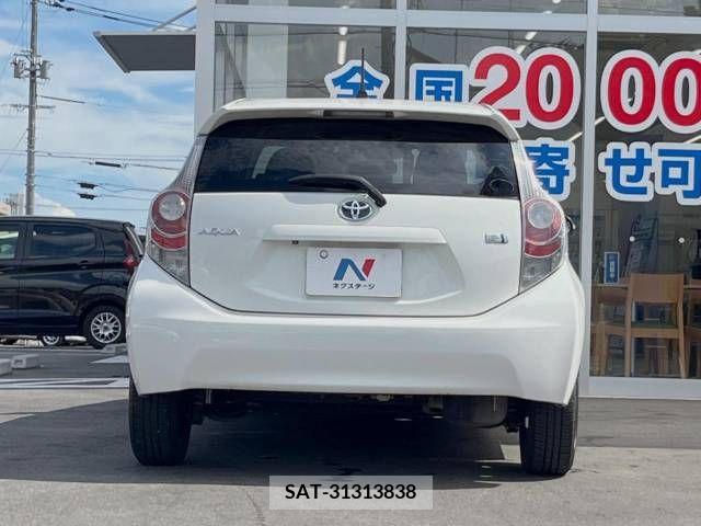 Toyota AQUA 2013-07 351865-15