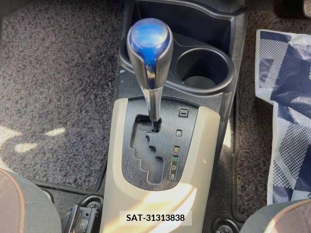 Toyota AQUA 2013-07 351865-7