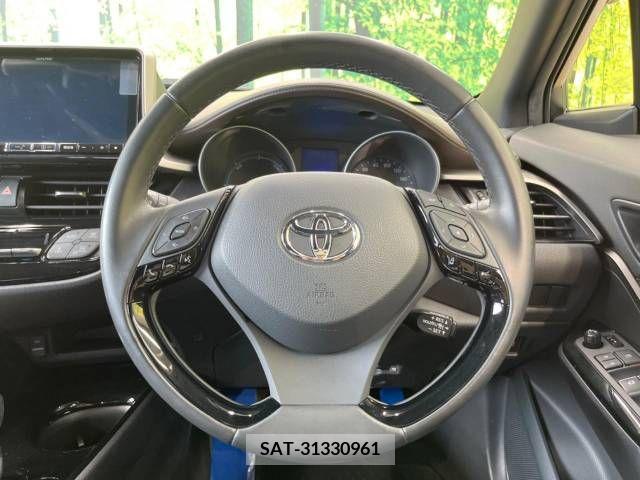 Toyota C-HR 2017-11 330750-11