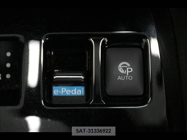 Nissan LEAF 2023-02 321009-4