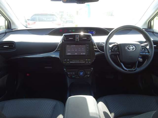 Toyota PRIUS 2022-07 12529-1