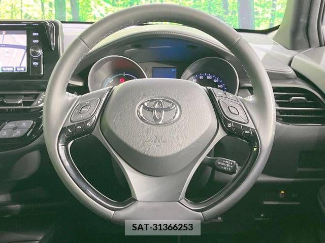 Toyota C-HR 2018-05 323030-11