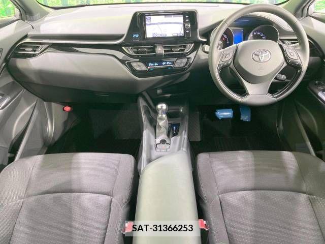 Toyota C-HR 2018-05 323030-1