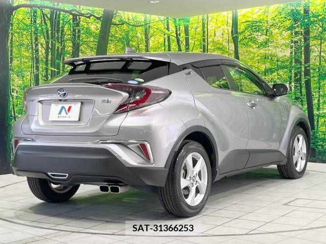 Toyota C-HR 2018-05 323030-17