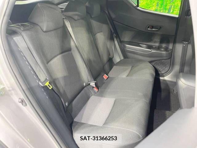Toyota C-HR 2018-05 323030-9