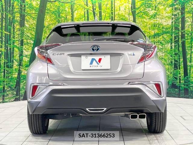Toyota C-HR 2018-05 323030-15