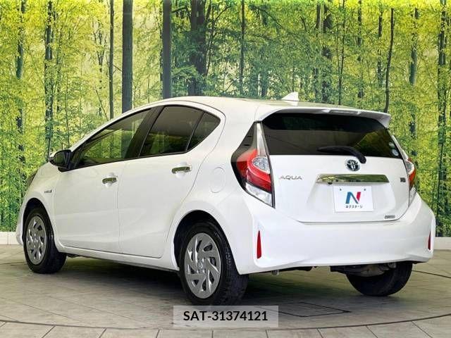 Toyota AQUA 2018-02 215969-17