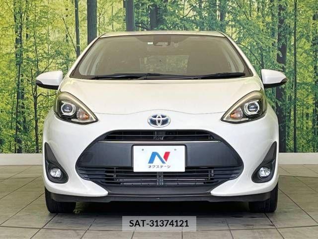 Toyota AQUA 2018-02 215969-14