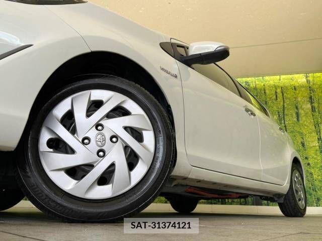 Toyota AQUA 2018-02 215969-13