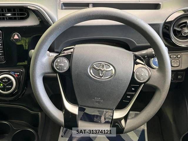 Toyota AQUA 2018-02 215969-11