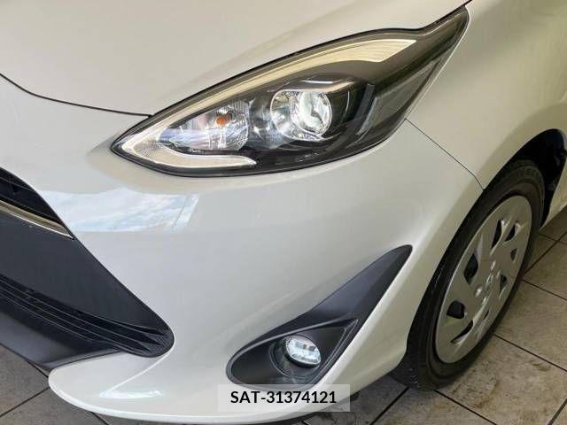 Toyota AQUA 2018-02 215969-12