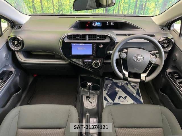 Toyota AQUA 2018-02 215969-1