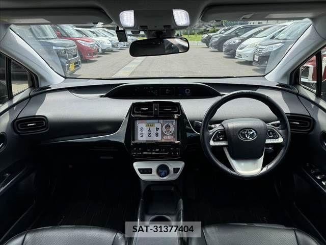 Toyota PRIUS 2017-02 342671-1