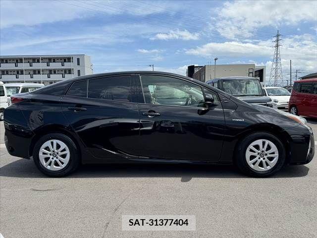 Toyota PRIUS 2017-02 342671-11