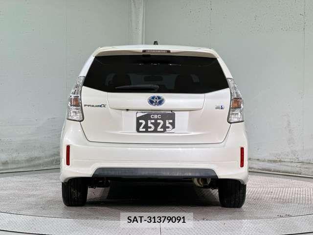 Toyota PRIUS ALPHA 2013-09 282443-9