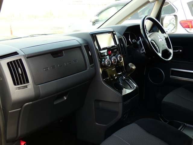Mitsubishi DELICA D5 2012-01 15890-1