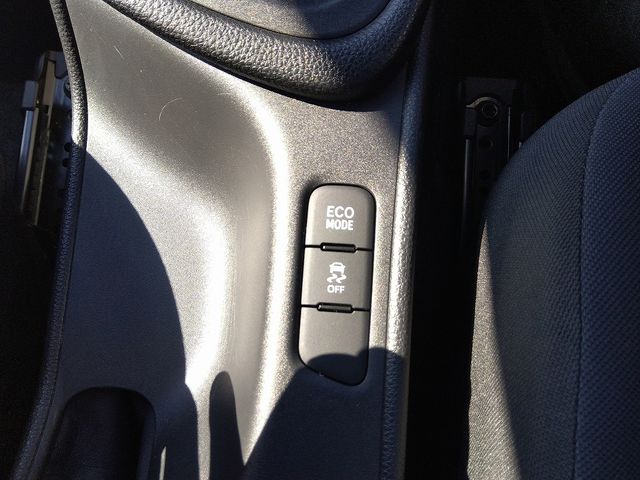 Toyota YARIS 2021-03 19276-9