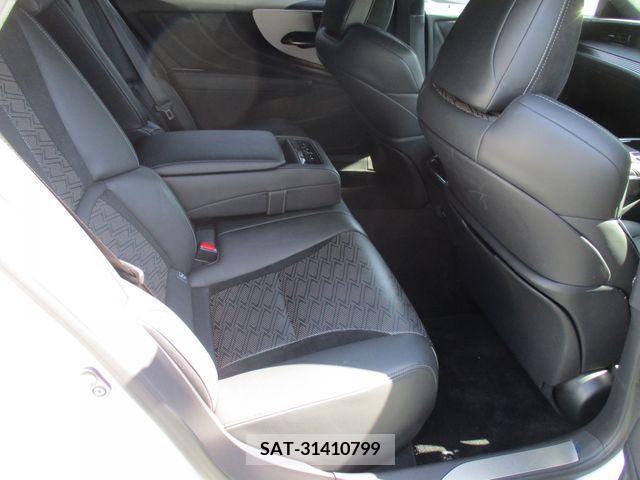 Lexus LS 2018-01 201859-13