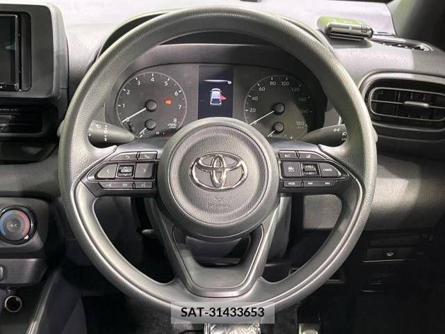 Toyota YARIS 2022-03 215558-11