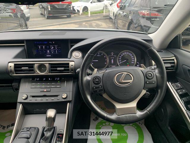 Lexus IS 2016-09 275395-8