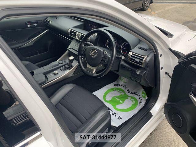 Lexus IS 2016-09 275395-2
