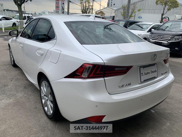 Lexus IS 2016-09 275395-1