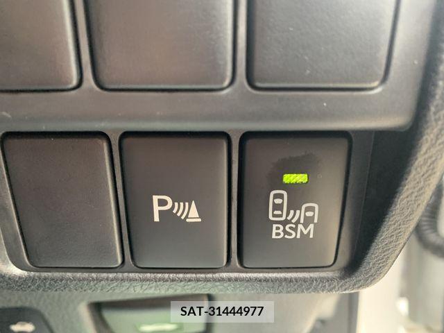 Lexus IS 2016-09 275395-13
