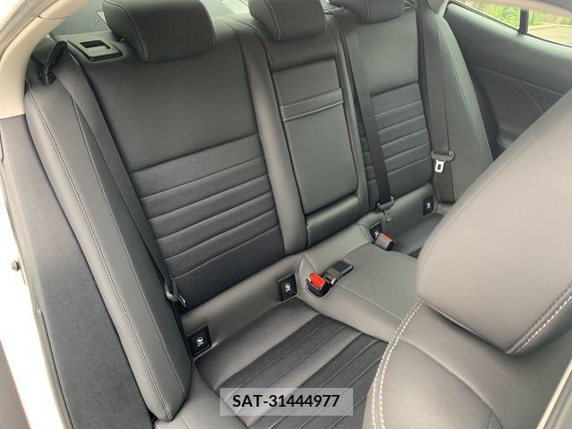 Lexus IS 2016-09 275395-4