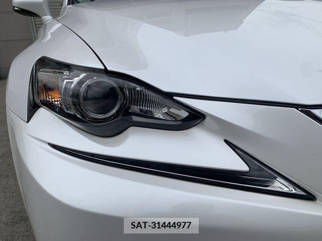 Lexus IS 2016-09 275395-16