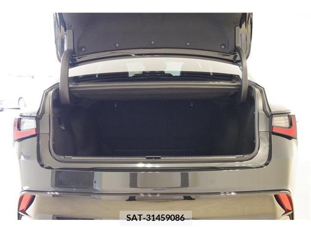 Lexus IS 2022-11 397095-16