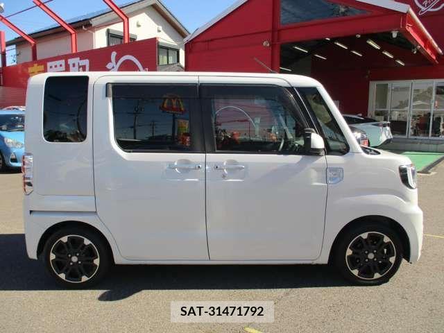 Daihatsu WAKE 2017-03 210660-3