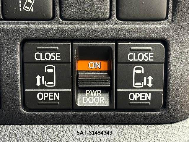 Toyota ESQUIRE 2017-02 359812-9
