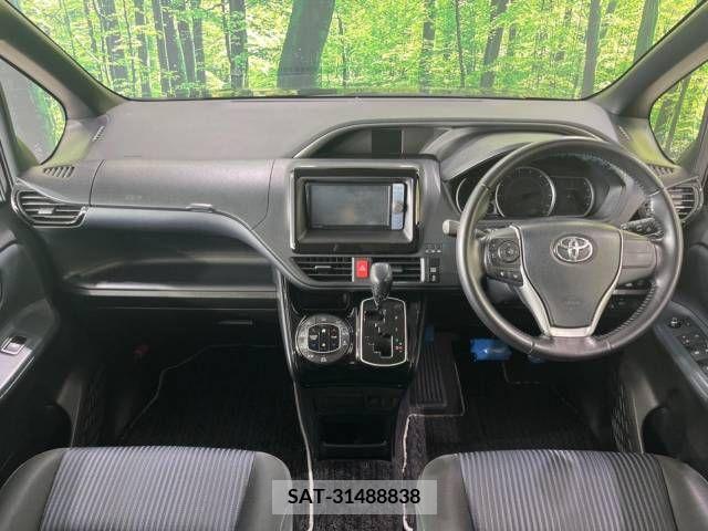 Toyota VOXY 2016-09 370292-1