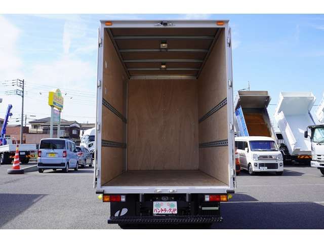 Mitsubishi CANTER 2023-03 181163-15