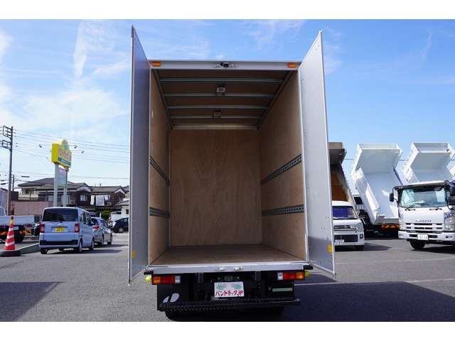 Mitsubishi CANTER 2023-03 181163-19