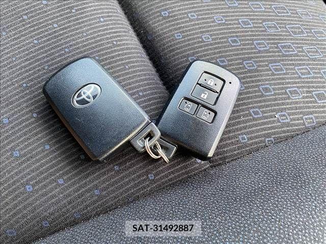 Toyota VOXY HYBRID 2015-05 289341-19