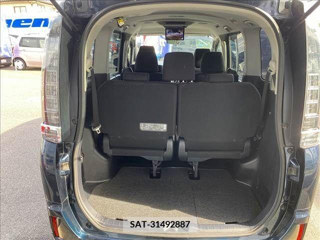 Toyota VOXY HYBRID 2015-05 289341-5