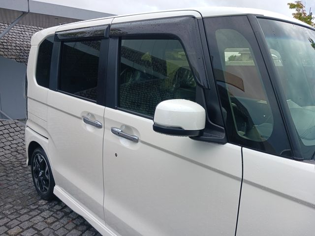 Honda N BOX CUSTOM 2018-02 11569-4