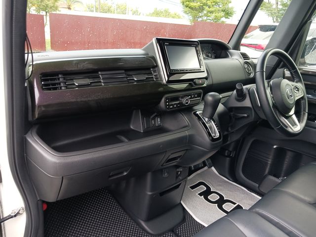 Honda N BOX CUSTOM 2018-02 11569-21
