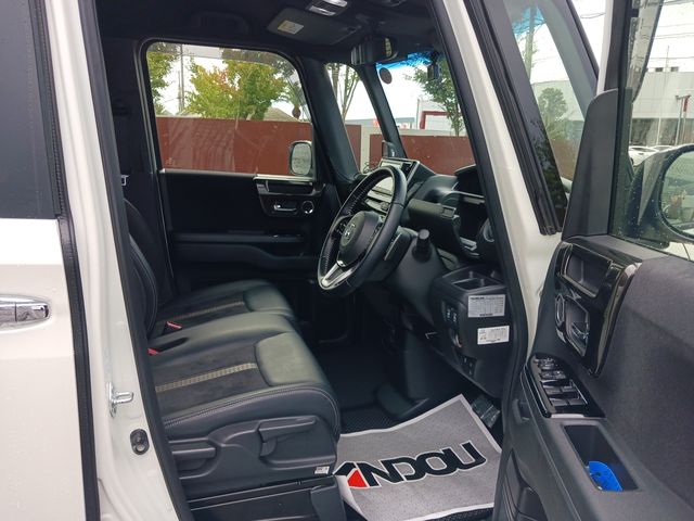 Honda N BOX CUSTOM 2018-02 11569-9